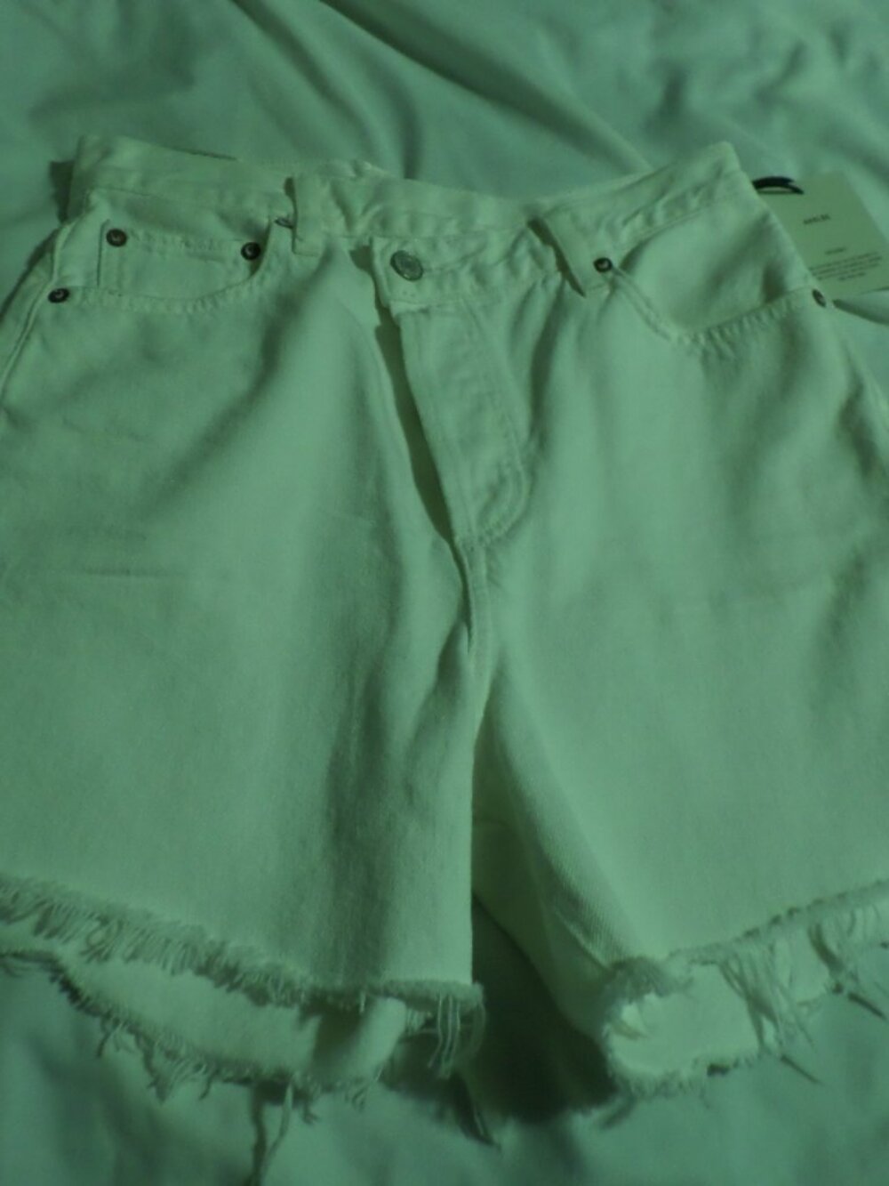 AGOLDE White High Waisted Criss Cross Jean Shorts – Size 24 – NWT  (37)